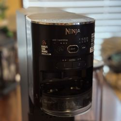 Ninja Thirsti Max Custom Hydration System, Soda Maker, Sparkling Water Maker, Custom Still & Sparkling Drinks, Compact Design, With 60L CO₂ Cylinder &