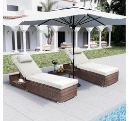 Beautiful Lounge Chairs With Weather Covers!!