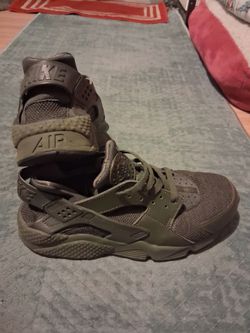 Nike Air Huarache Sneakers size 10 Mens