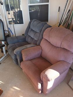  2 Recliners One Is A Lazy Boy
