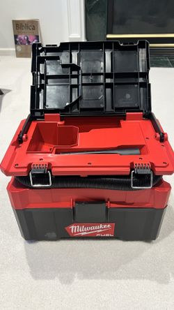 Milwaukee M18 2.5 Gal. Wet/Dry Vacuum