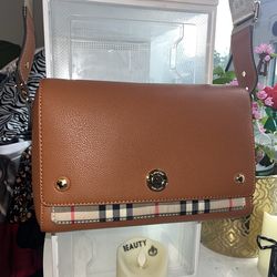 Burberry Note crossbody purse
