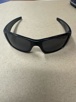 Oakley Fuel Cell OO9096-K260 Sunglasses – Polished Black Frame w/ Prizm Grey Lenses – Excellent Condition Authentic Oakley Fuel Cell – Sporty Wraparou