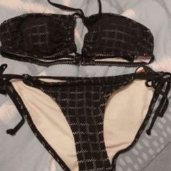 NEW BEAUTIFUL BATHING SUIT SIZES  LARGE & MEDIUM.  SEE PHOTOS.  CASH PICKUP ONLY 