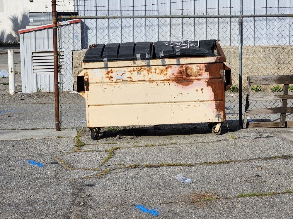 500 to 600 Gallon Dumpster