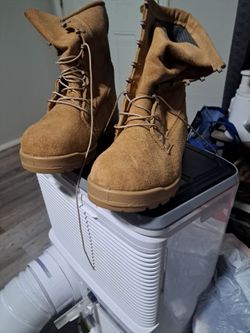 Combat boots