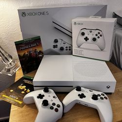 New Xbox One S 1TB + 2 New Controller! 