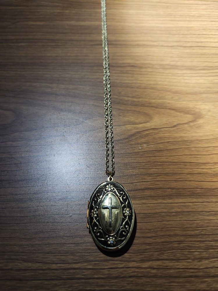 Vintage Locket, Large Oval Locket