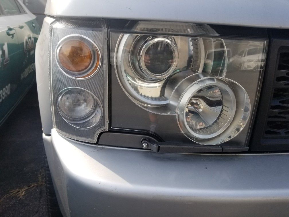 2005 Range Rover Headlight/Turn Signal Assemblies (AS A SET)