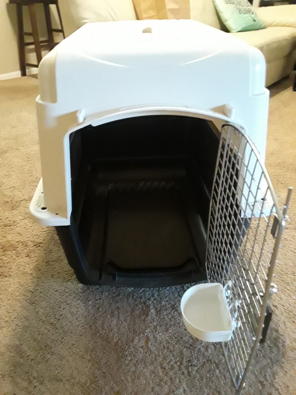 Plastic Dog Kennel Large size for dogs up to 50lbs pickup only