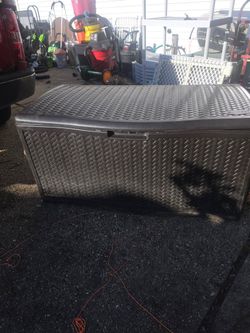 Very large 150 gallon suncast deck box.. the price is firm