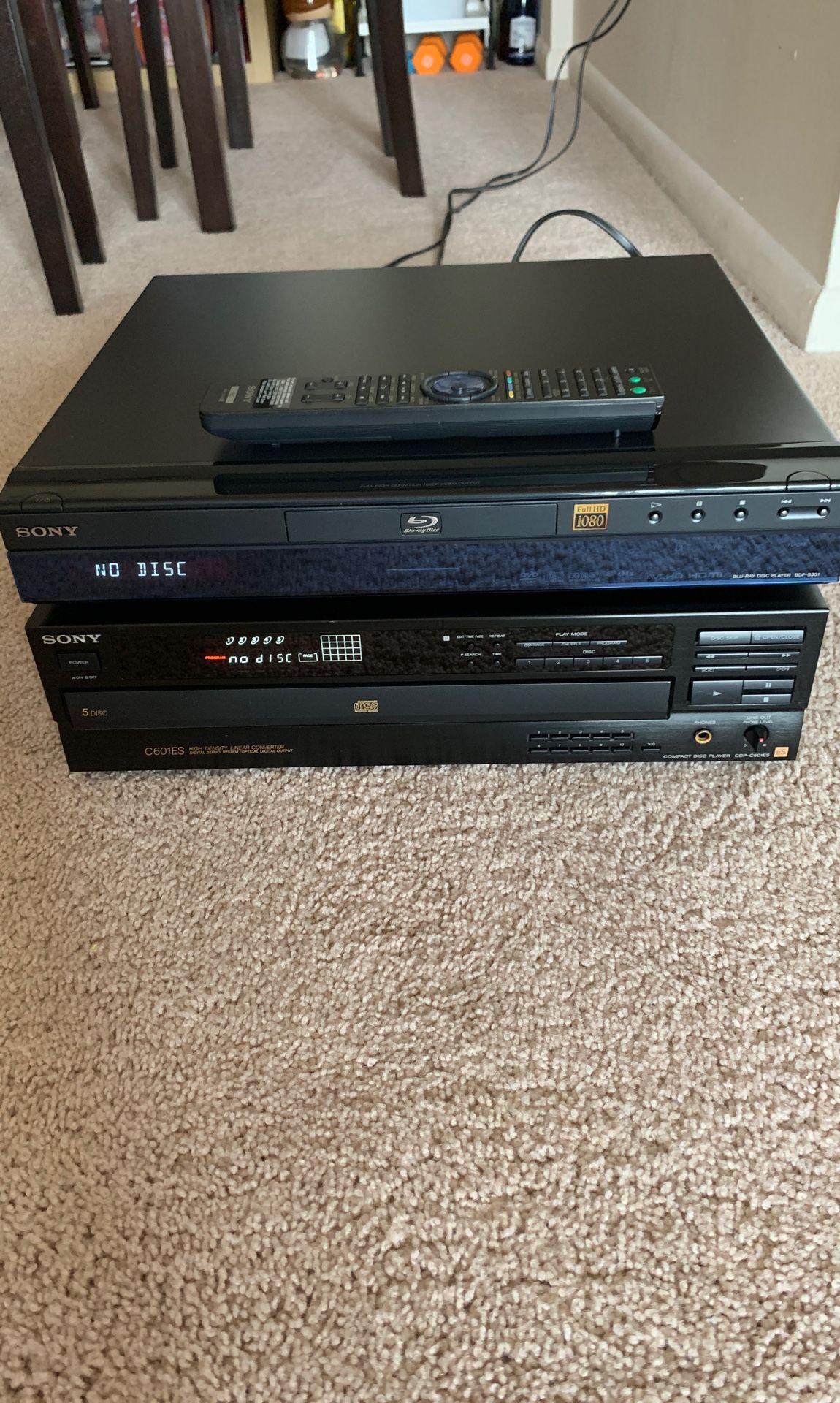 Blu-Ray disc player. BDP-S301 / Compact Disc Digital Audio