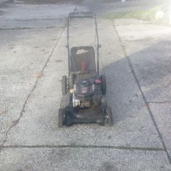 BRIGG'S & STRATTON  PLATINUM CRAFTS MAN LAWN MOWER