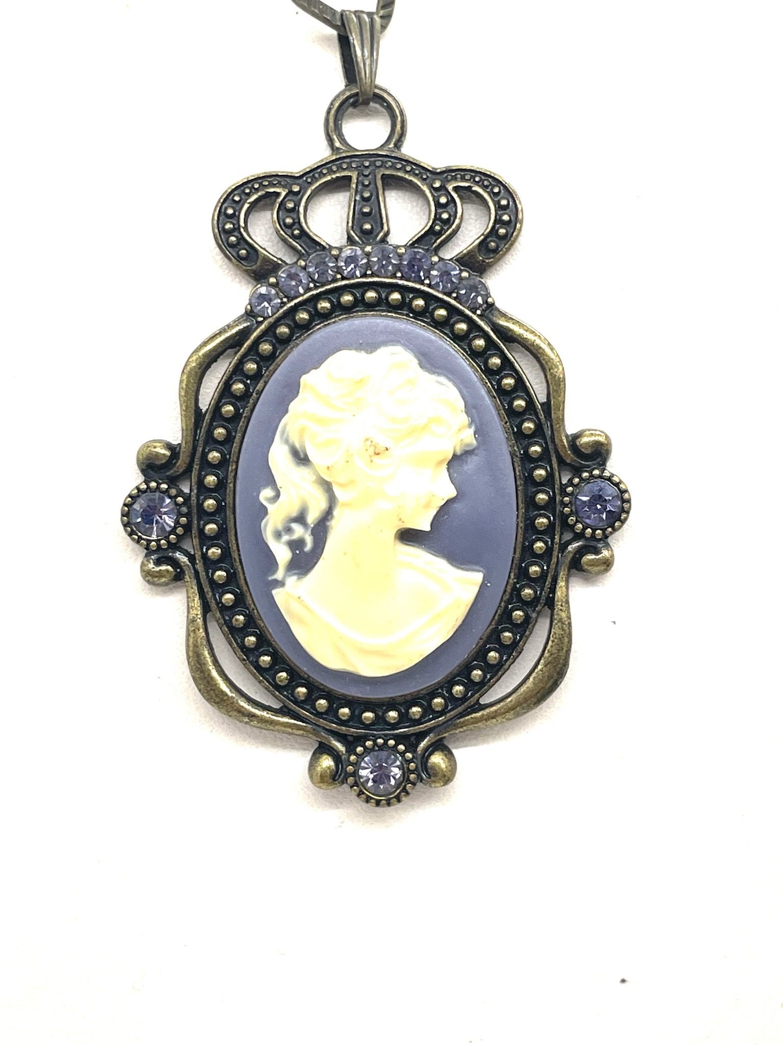 Vintage Style Cameo Necklace 22”