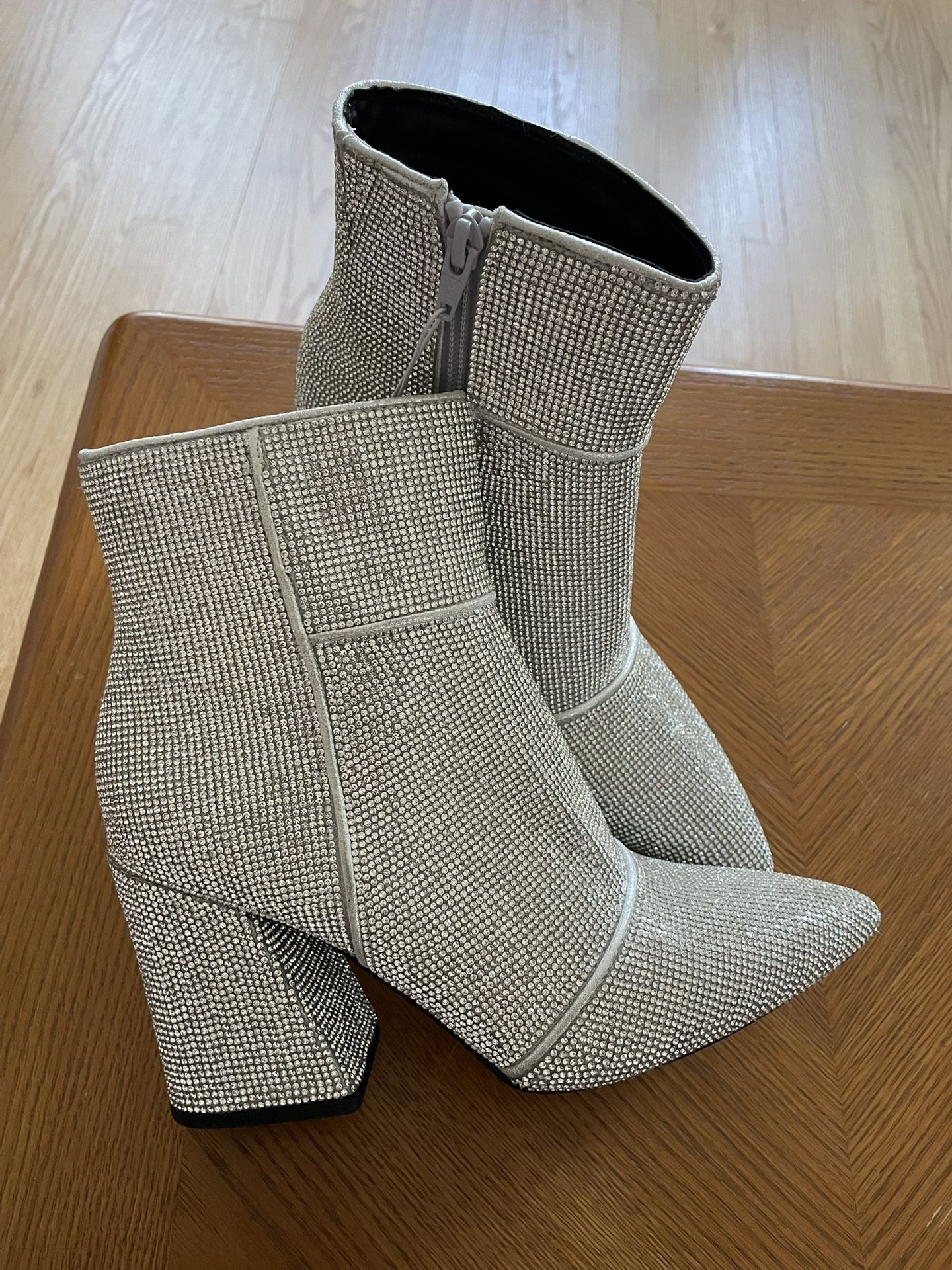 New Women Boots, Size 7