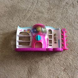 Shop Kin Gumball Machine With 4 Shopkins And 4 Gum balls 