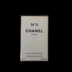 Chanel N°5 Eau de Parfum Spray.