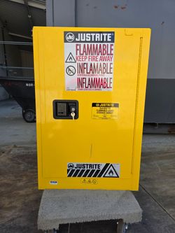 Flamable liquid storage cabinet