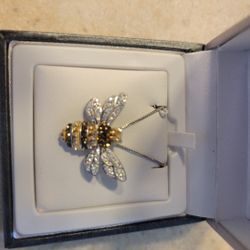 $30 New BEE Crystal Swarovski  18" Box Chain