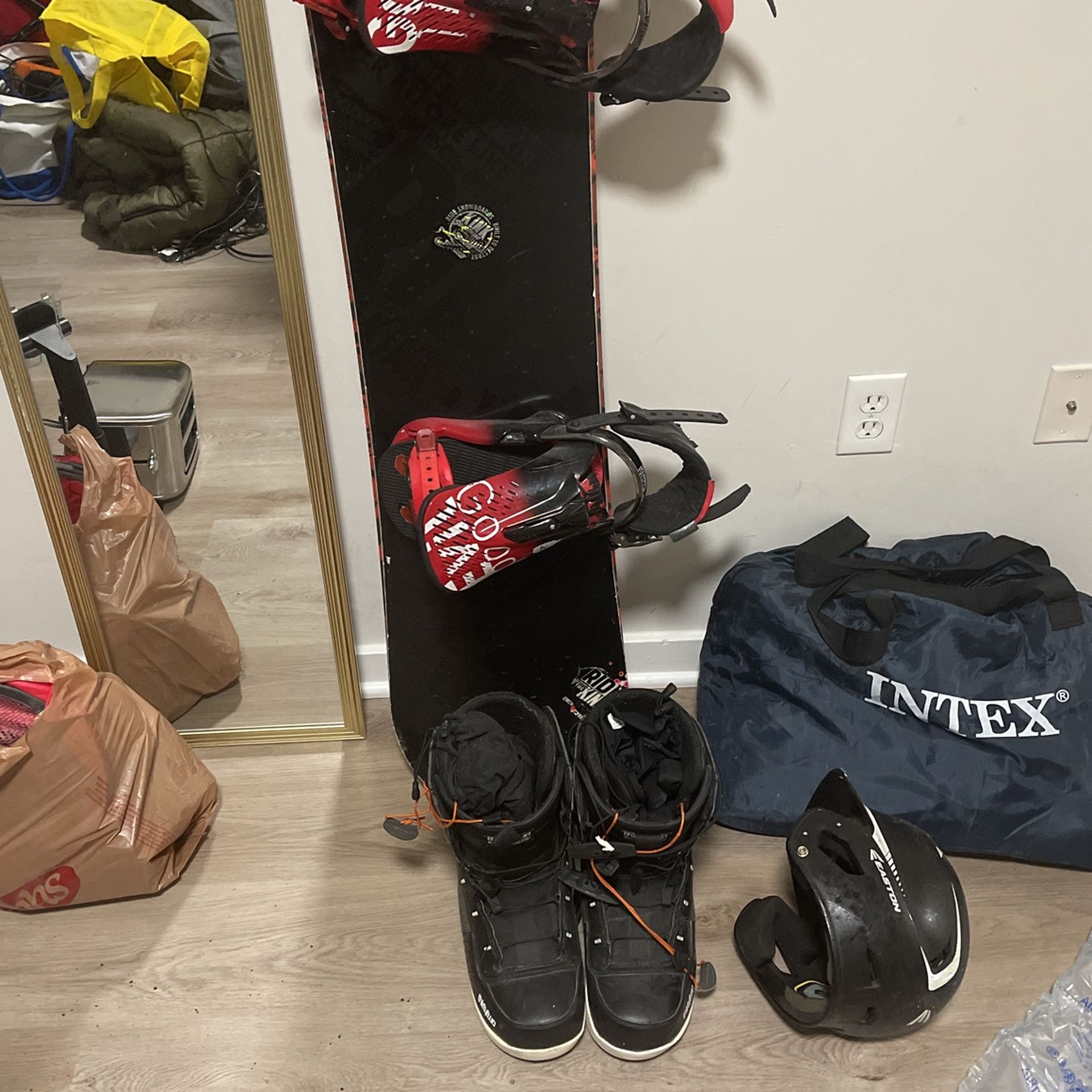56” Wide Snowboard Kink Thirty Two Size 12 Boots