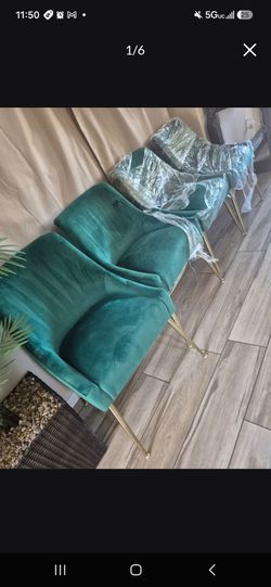 Beautiful Set 4 dining room chairs Exelent Condition Like New