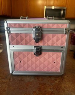Pink cosmetic/jewelry box