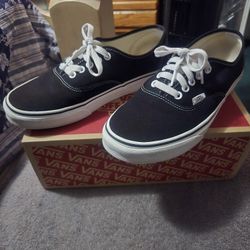 Vans  7 1/2 Woman's Black And White Good Condition 