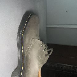 One single Dr Marten Shoe Size 9
