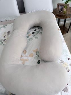 Pregnancy Pillows - washable covers & gently used