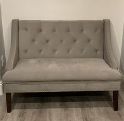 Tufted Love Seat 