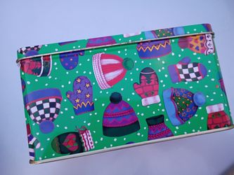 Mitten and hat print tons