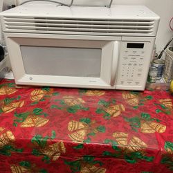 Under cabinet microwave works great very clean