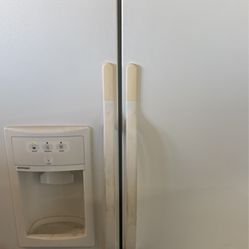 Refrigerator / Refrigerator