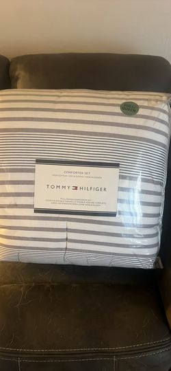 New Full/Queen Comforter Set