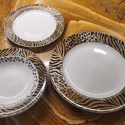 40 Piece Dinnerware Set