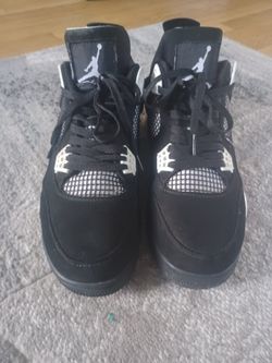 Jordan 4's White Thunder