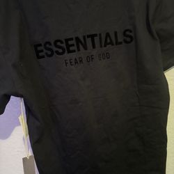 Men’s black fear of god tee medium