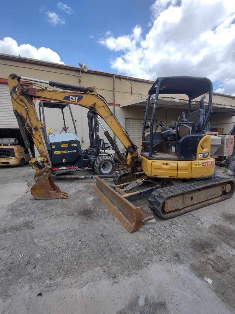 2019 CAT Excavator 304E2