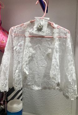 Lace shoulder cover