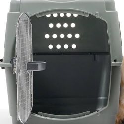 Petmate Sky Kennel, Dog Crate for Pets 70-90 lbs, Heavy-Duty Plastic Construction - Made in USA - 40 Inches