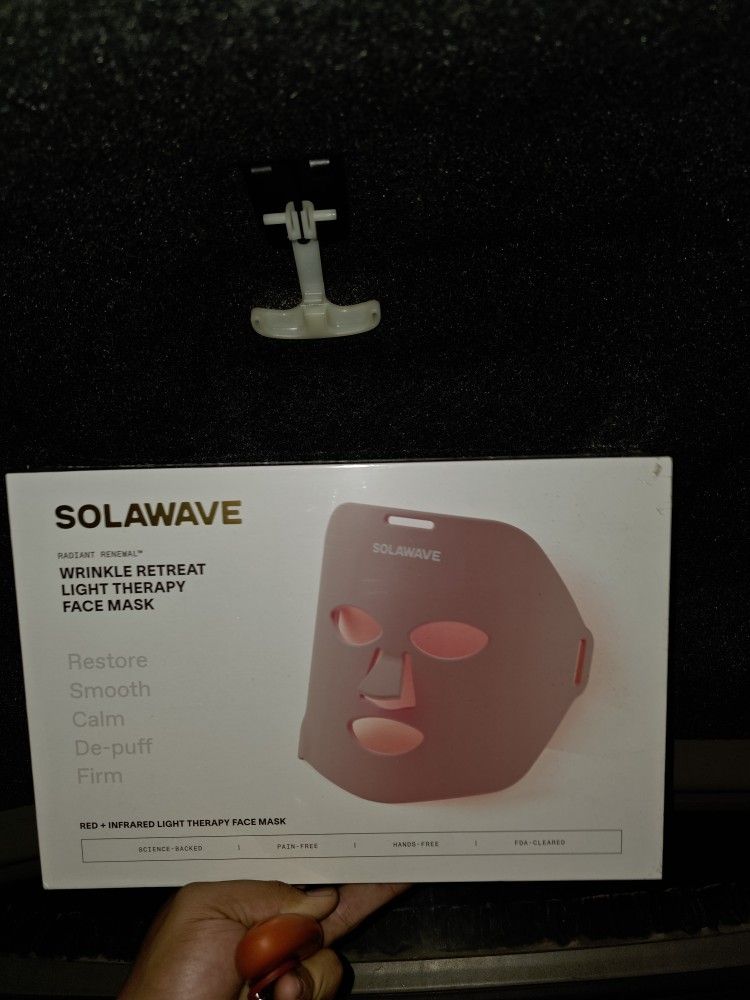 Solawave Wrinkle Retreat Light Therapy Face Mask