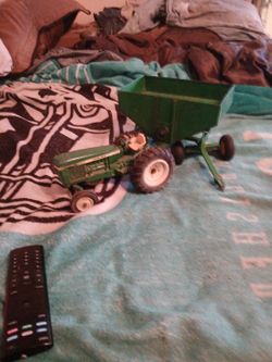 Vintage john deere tractor and gravity feeder