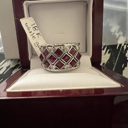 Woman  18 K White Gold Ring W/diamonds And Ruby 