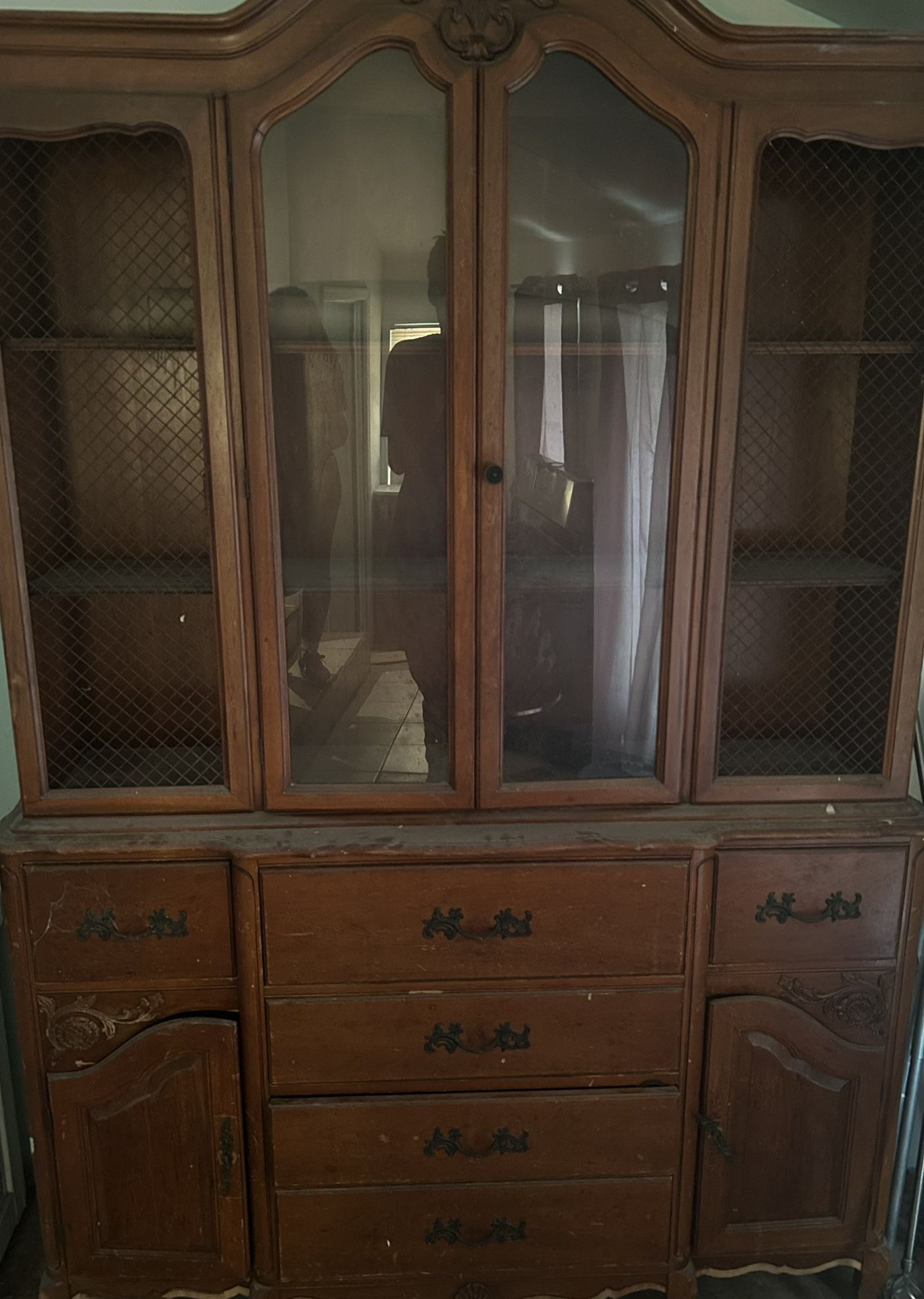 Dinning buffet & Hutch China Cabinet