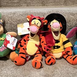 Disney set of 4 Halloween Pooh Tigger Eeyore plush