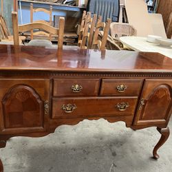Queen Anne-style cherry wood sideboard / buffet