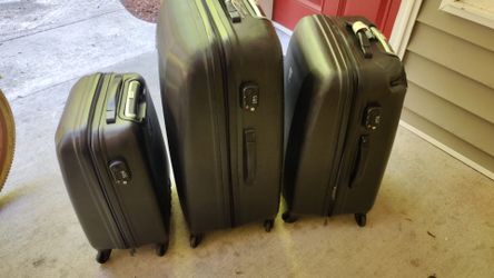Titan 3 piece suitcases