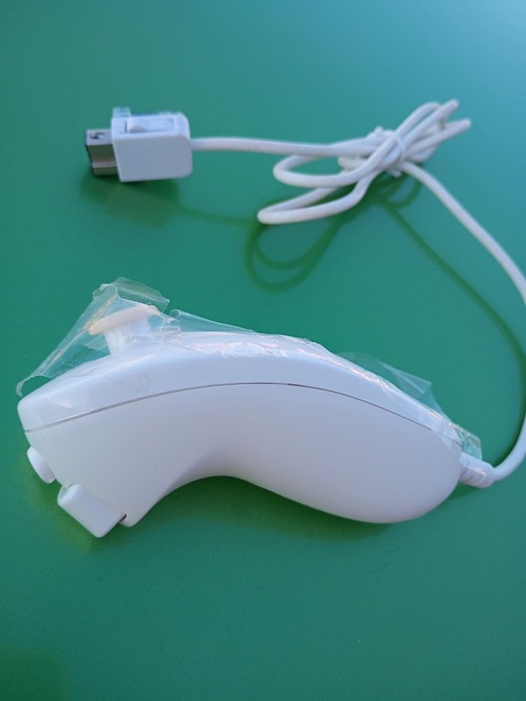 2 Pack Nintendo Wii Num chuck Controllers