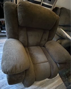 Full size recliner