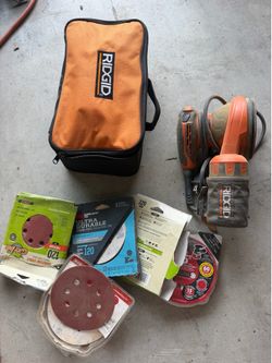 RIDGID R2601 5” Random Orbit Sander with Case & Sanding Discs